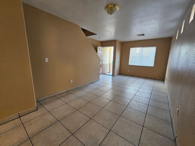 Building Photo - Spacious 4BD/3BA Home with Mountain Views in Las Vegas!