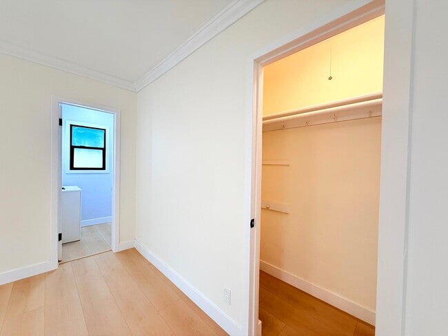 Building Photo - 6130 Whitsett Ave