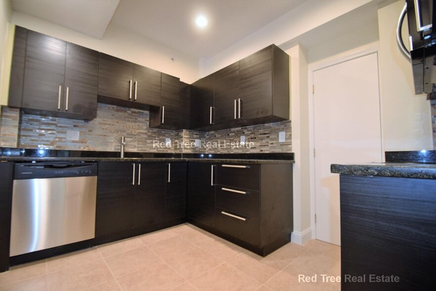 Building Photo - 1203 Beacon St