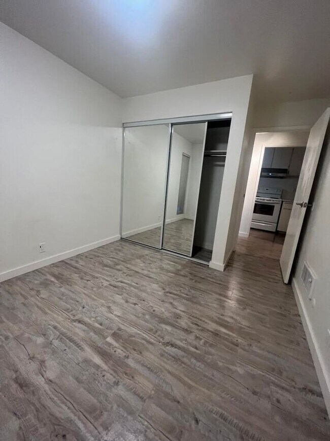 Building Photo - 2309 Blake St