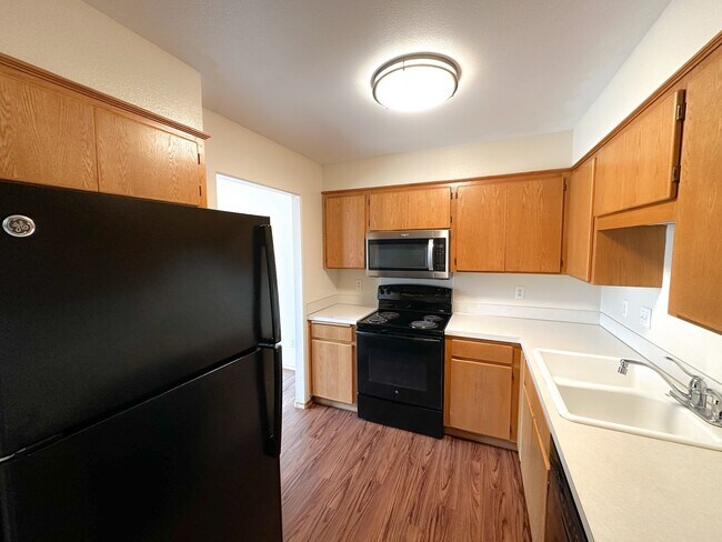 Building Photo - Ridgetop Duplex