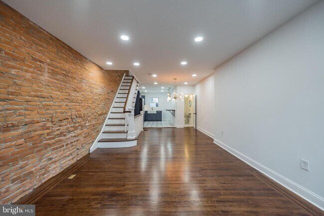 Building Photo - 1845 S Sartain St