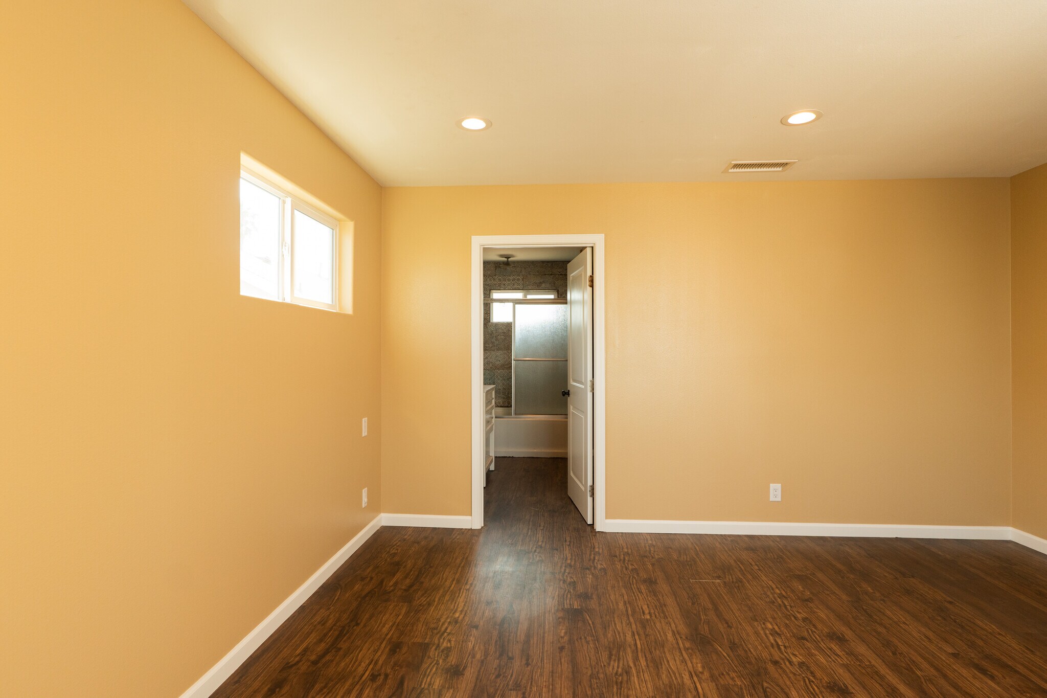 Master room - 938 S Bernal Ave
