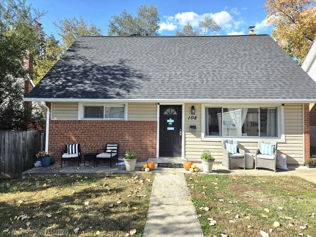 Building Photo - 108 N Gladden St