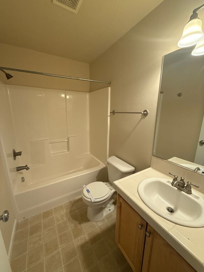 Building Photo - DOG CONSIDERED!! 3 Bdrm House, Gas Heat/Fi...