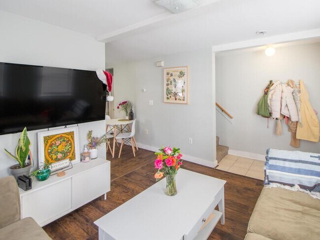 Building Photo - 123 Willow St