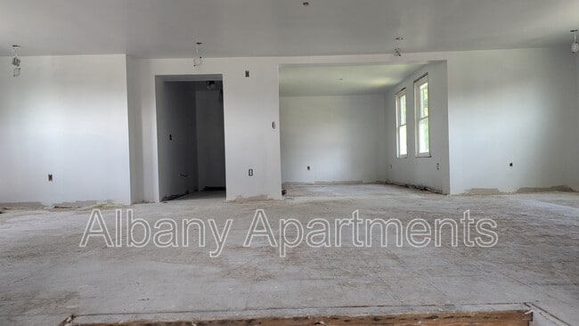 Building Photo - 4 Ten Eyck Ave