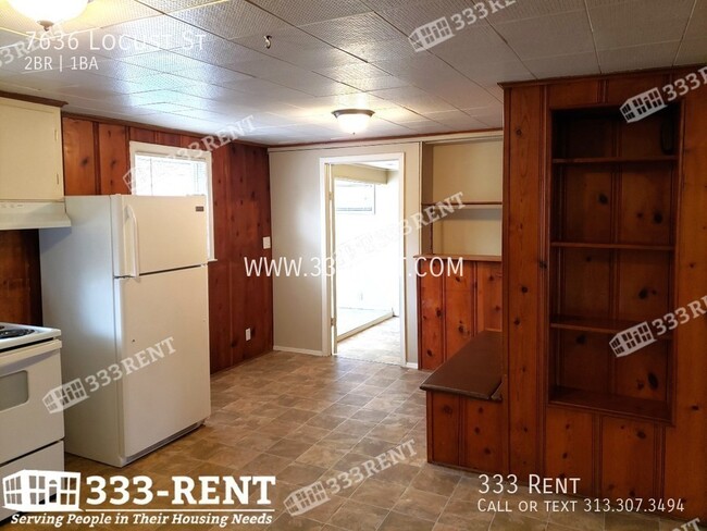 Building Photo - Location and convenience at your charming ...