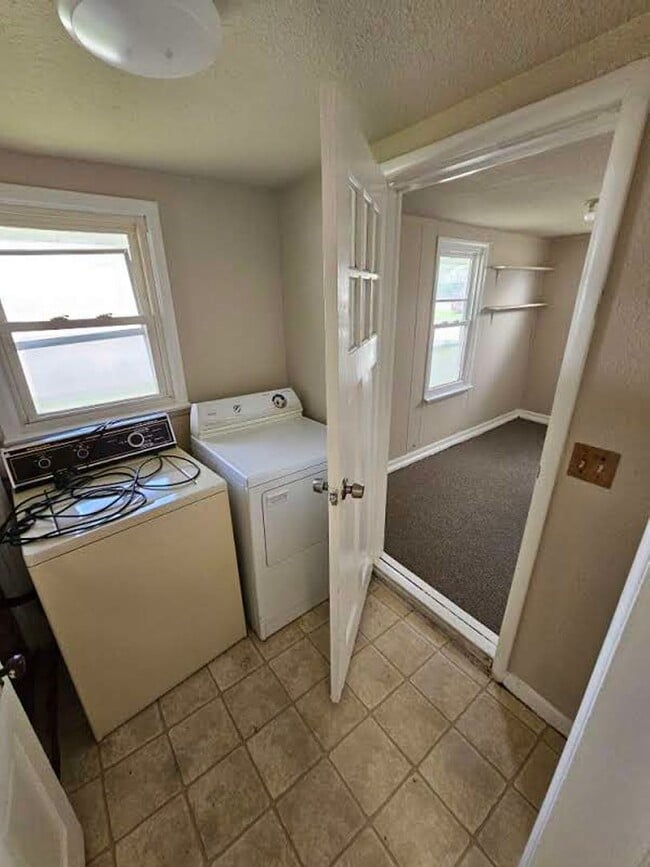 Building Photo - 405 W Pearl St