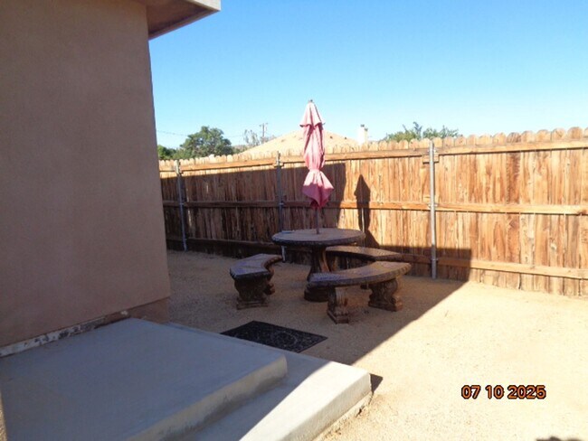 Building Photo - Charming Quartz Hill Guest House