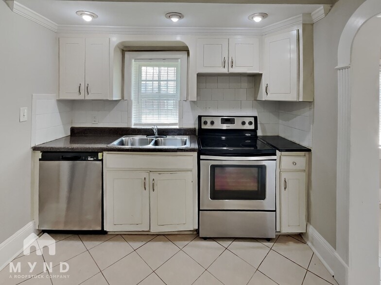 Building Photo - 1337 S Hairston Rd