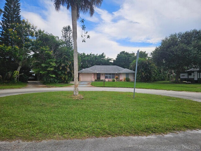 Building Photo - 286 NE Brunson Ct