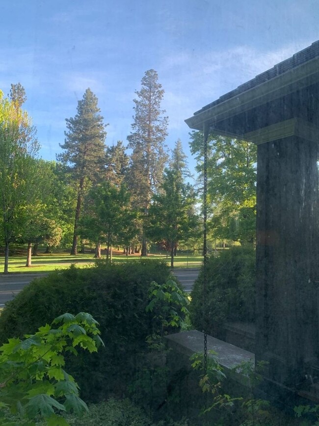 Building Photo - Beautiful Home Across the Street from Drake Park!