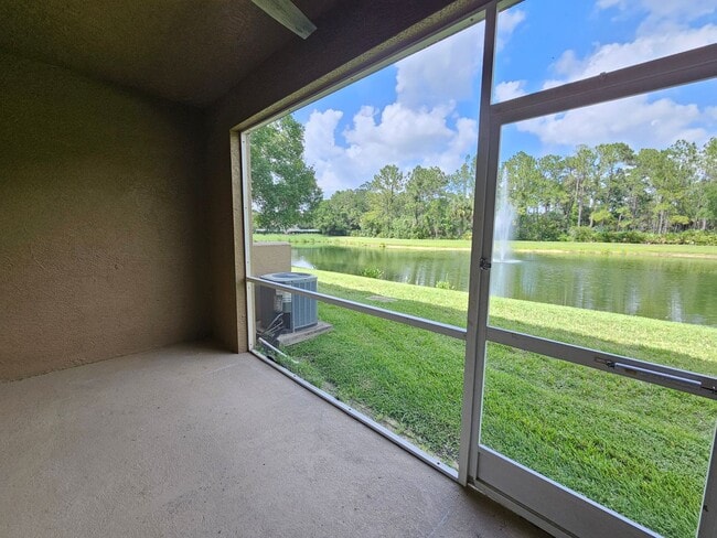Building Photo - 2 Bedroom, 1.5 bath townhome in gated comm...