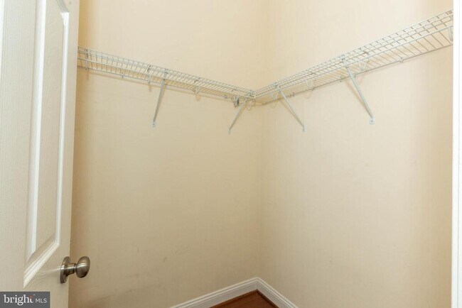 Building Photo - 15 Flag Ct