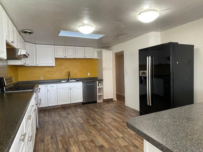 Building Photo - 1817 Cornell Dr SE
