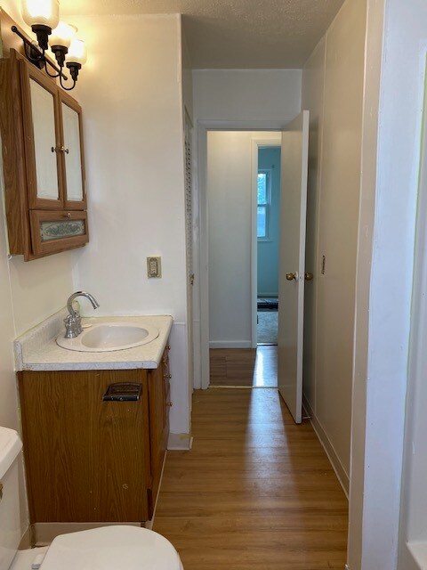 Bath_LookingOut - 1416 E 35th St