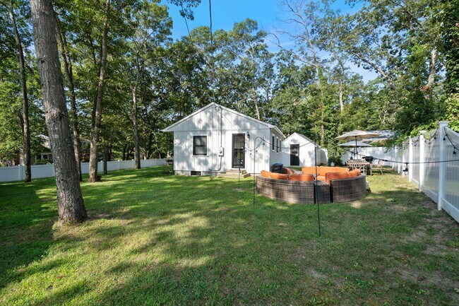 Building Photo - 64 Corchaug Trail
