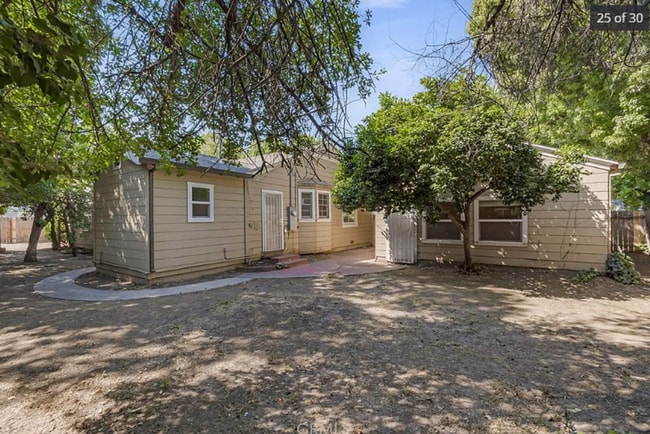 Building Photo - 1010 Warner St