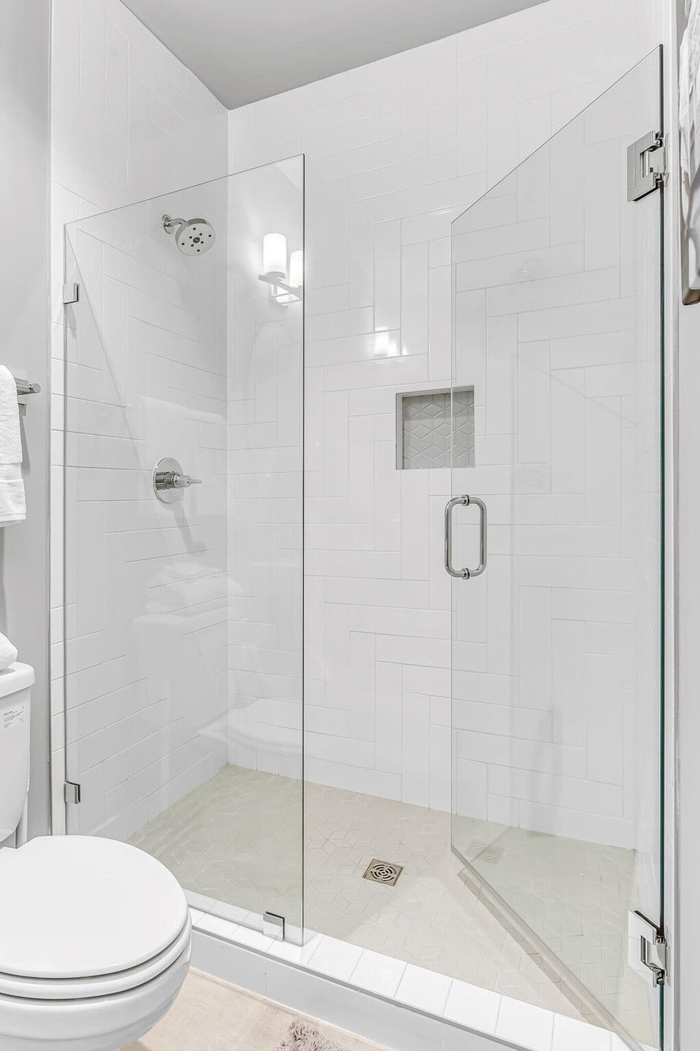 Building Photo - 970 Youngs Ln