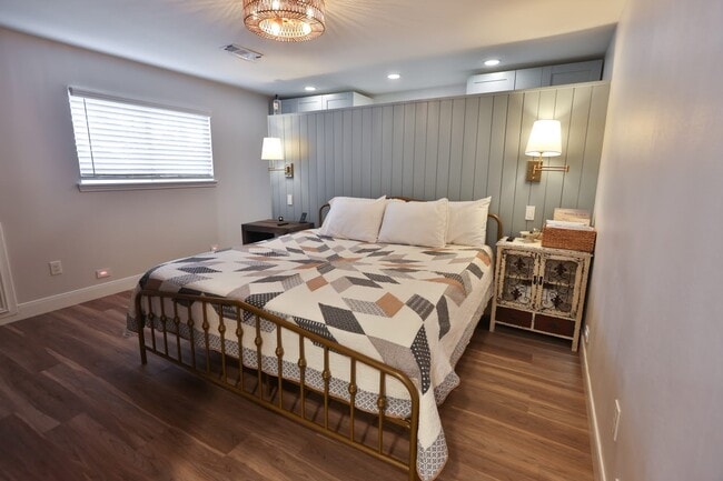 Building Photo - 16322 Southampton Dr