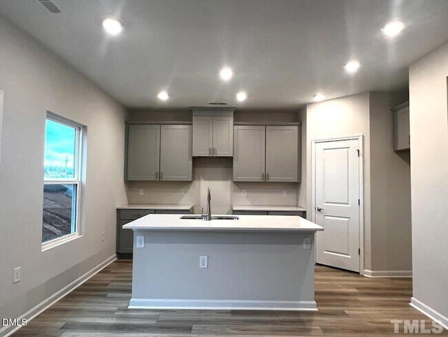 Building Photo - 7142 Stratified Ct