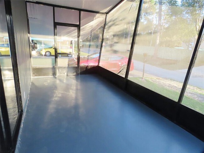 Building Photo - 1077 Quail Dr