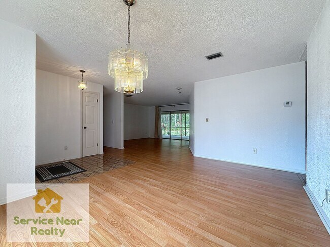 Building Photo - 3402 Country Woods Ct
