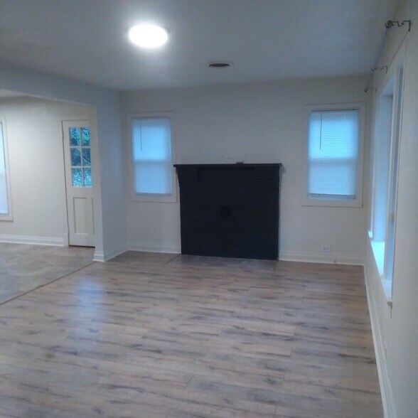 Living room - 509 Burns Rd