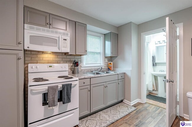 Building Photo - 203 Rogersville Rd