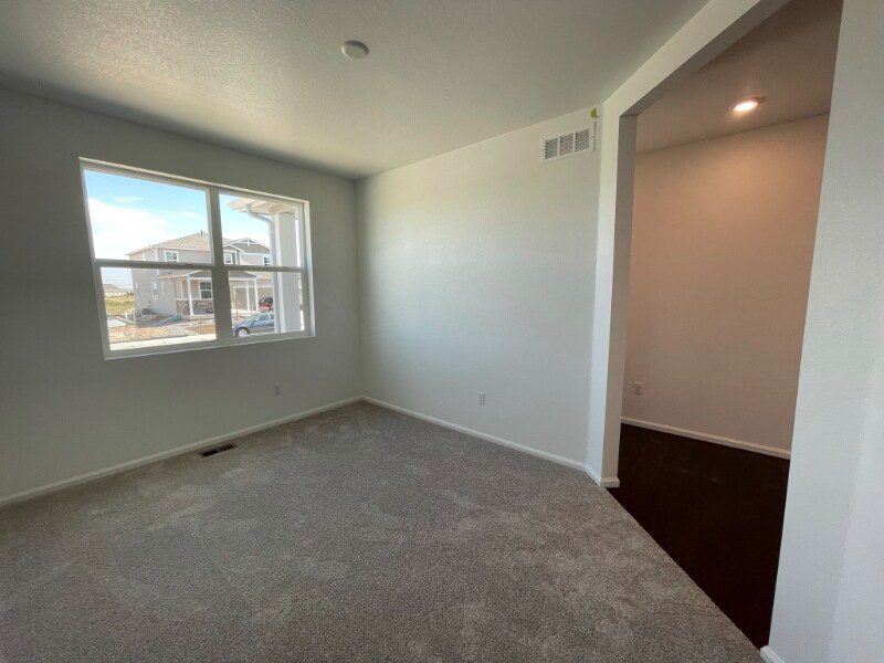 Building Photo - 517 Silver Rock Trl