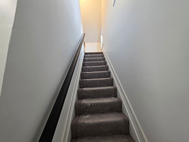 Building Photo - Fully Updated 4 bedroom 2 bathroom Apartment for rent in the Northside!