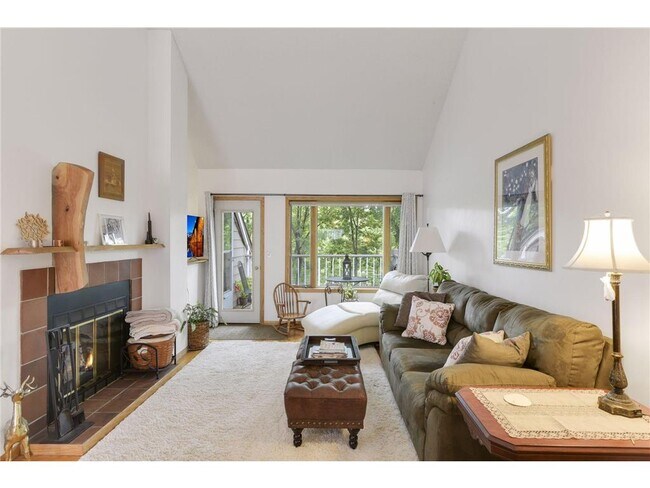 Building Photo - 2858 Kenwood Isles Dr