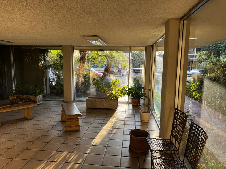 Lobby - 280 Molino Ave