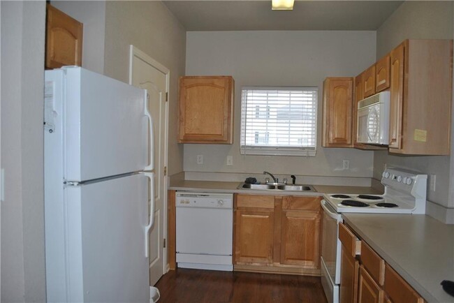 Building Photo - 12926 University Crescent