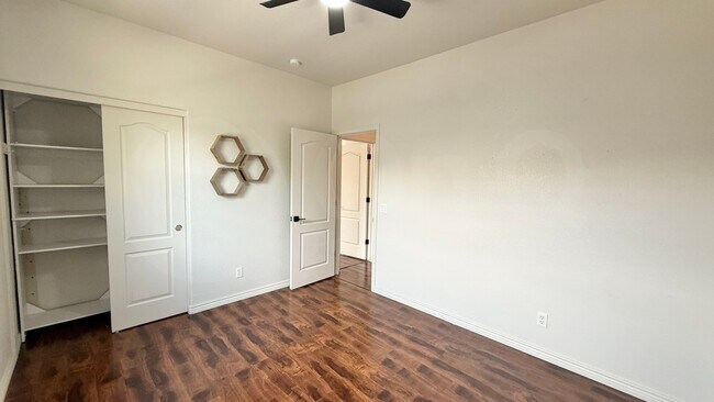 Building Photo - 7506 S 29th Way