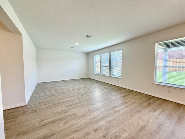 Building Photo - 18227 Dahlia Dale Dr