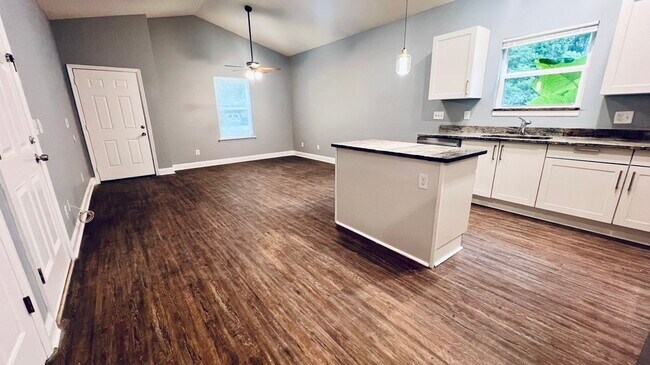 Building Photo - 6649 Osceola St