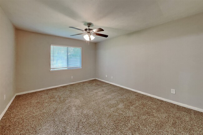 Building Photo - 635 Stonewall Dr