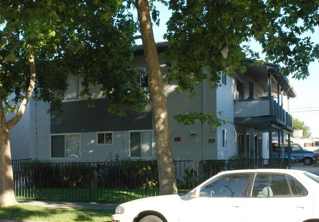 Primary Photo - 1081 Appian Lane