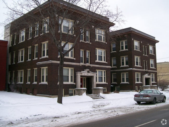 Judith Court - 2545-2549 Blaisdell Ave