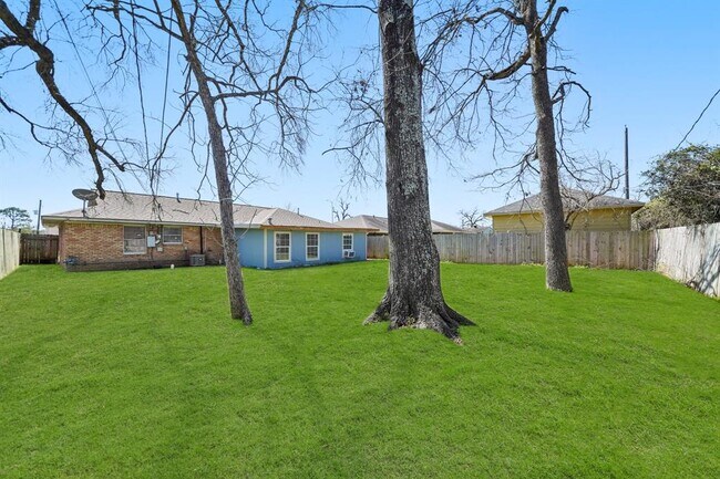 Building Photo - 9315 Laura Koppe Rd