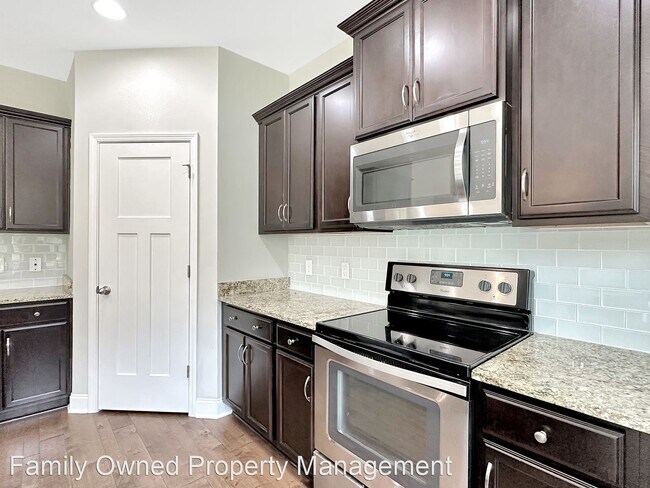 Building Photo - 3 br, 2.5 bath House - 206 Wathen Drive