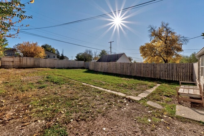 Building Photo - 812 Allen Ave