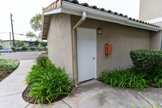 Building Photo - 1304 Palomar Pl