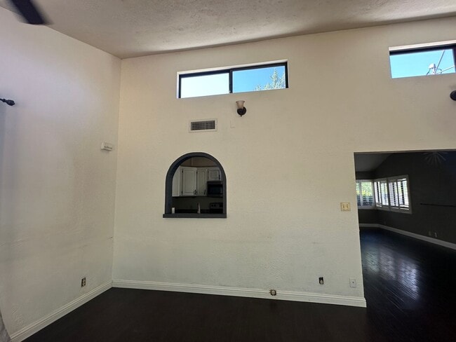 Building Photo - Welcome to your dream rental in Auburn!