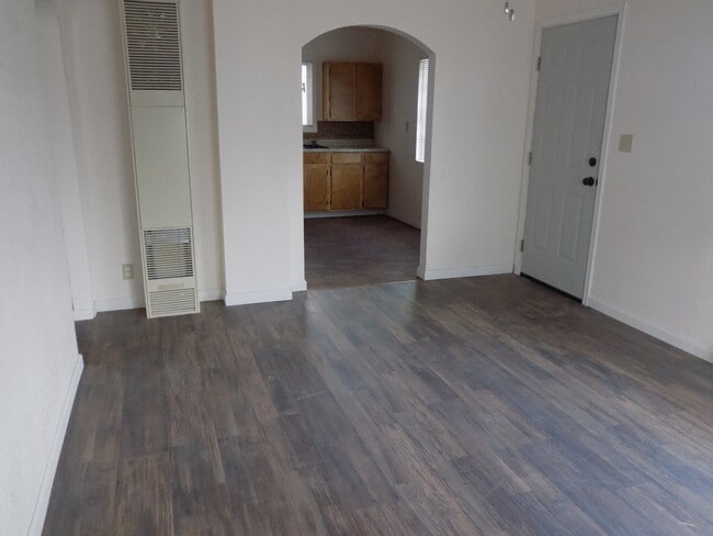 Building Photo - 1865 Hope St