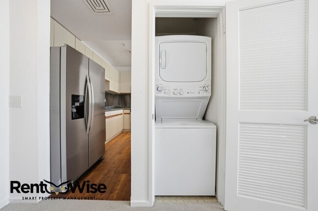 Building Photo - 2060 Sutter St