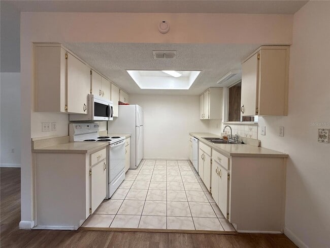 Building Photo - 8942 SW 109th Ln