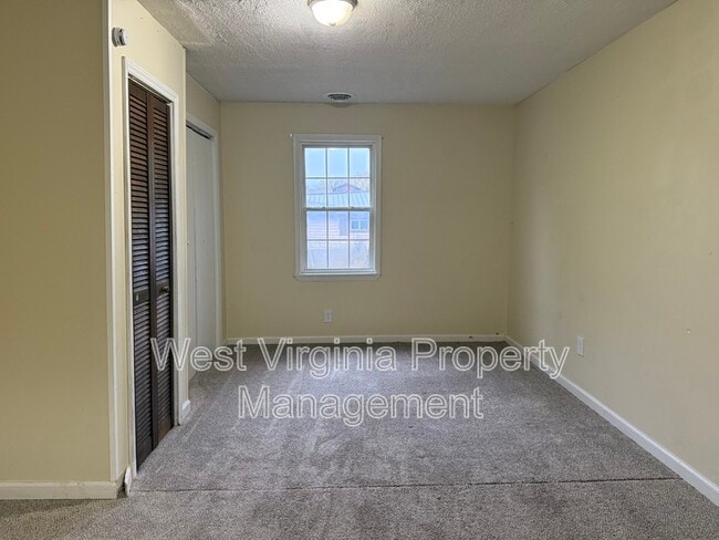 Building Photo - 204 7th St